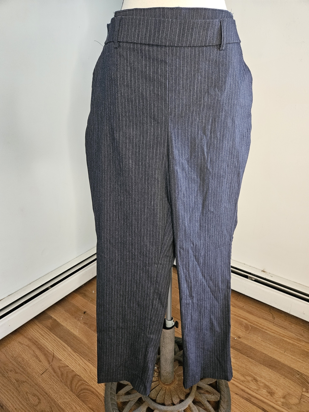 Rafaella Navy Pinstripe Cropped Dress Pants. Career Office